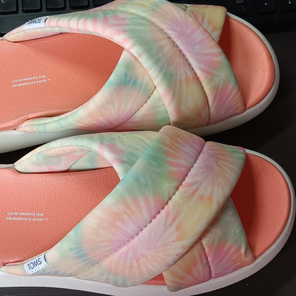 Toms Slides - image 3